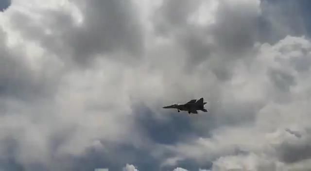 その間、エアチーフRKSバドゥリアはレーとスリナガルの基地に2日間サプライズ訪問しています。 ラダック東部地域の2つの空軍基地が最も重要です。 彼はすべての準備を精査します。
